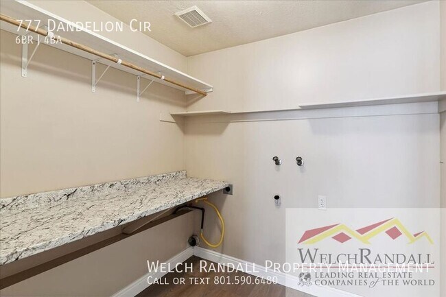 Building Photo - 777 Dandelion Cir