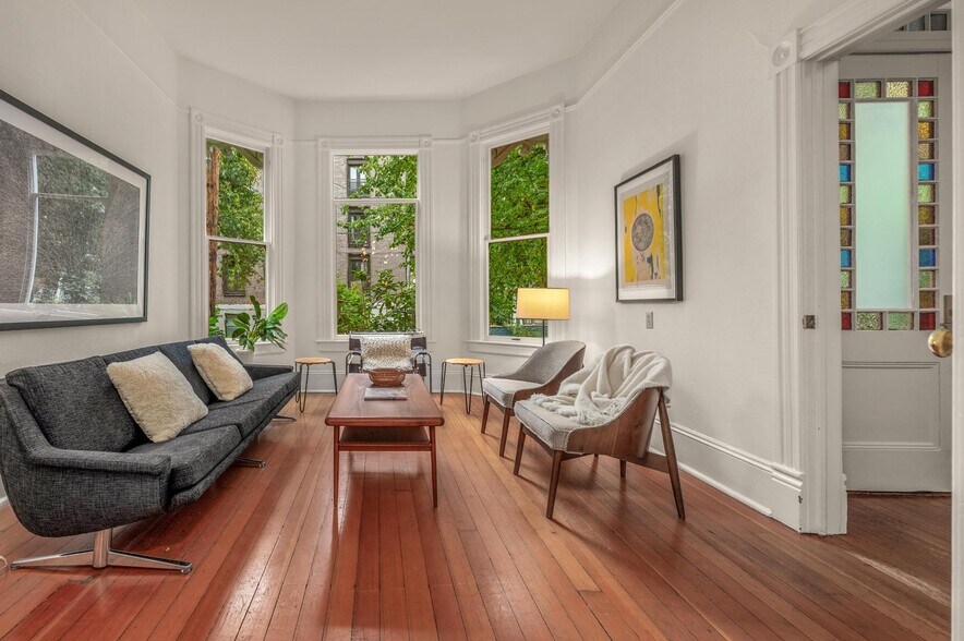 Building Photo - 1720 NW Hoyt St