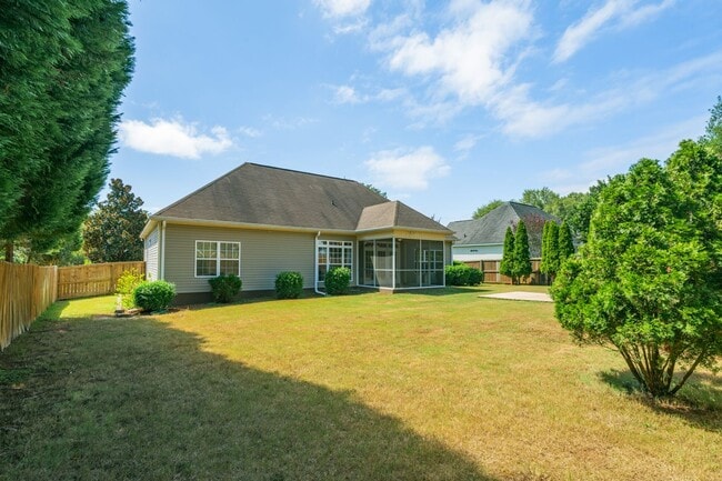 Building Photo - 256 Southbank Dr