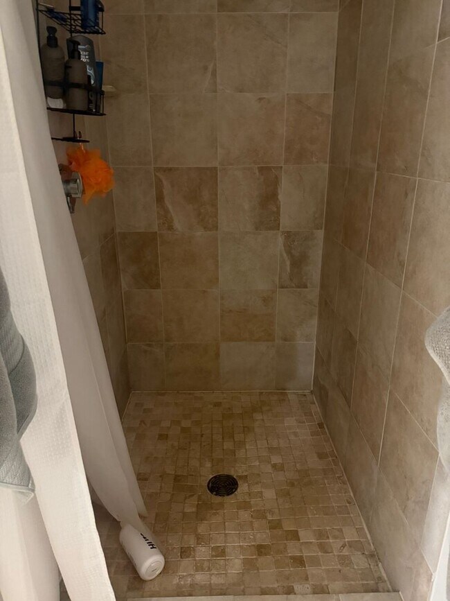 Building Photo - Check out this 2 bed in the North End...