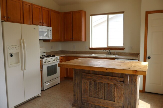 Building Photo - A bright, Spacious Home Designed for Living Well