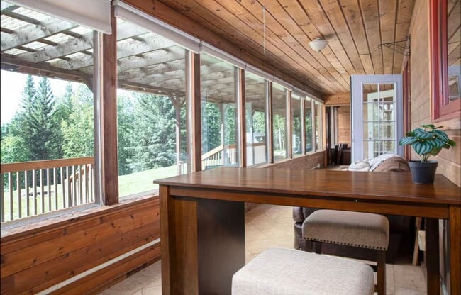 Building Photo - Beautiful, secluded 3 bedroom home for rent