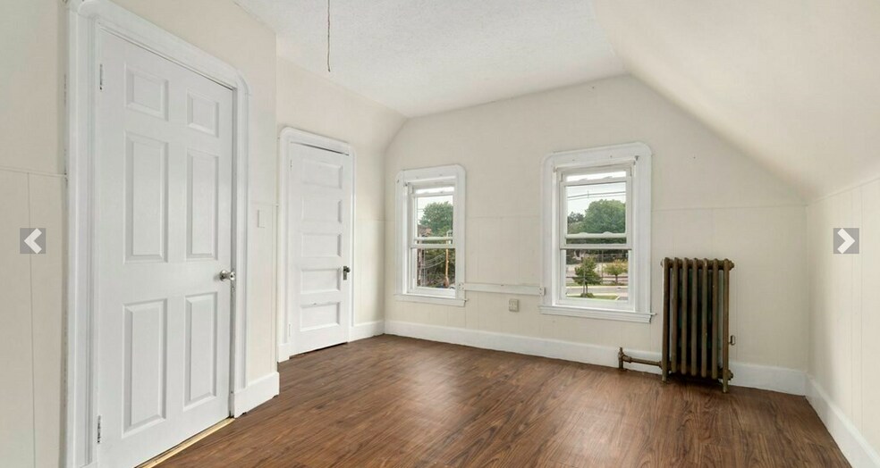 Building Photo - 86 Elm St