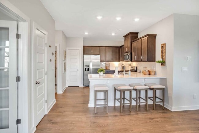 Building Photo - Stunning unit in 55+ community