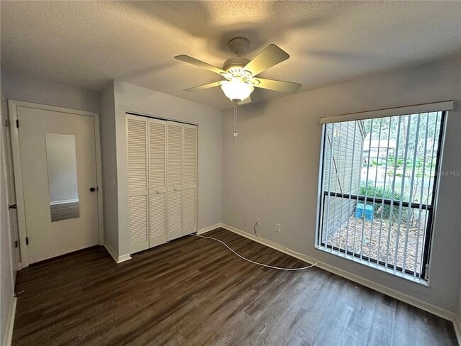 Building Photo - 13 Surrey Ct