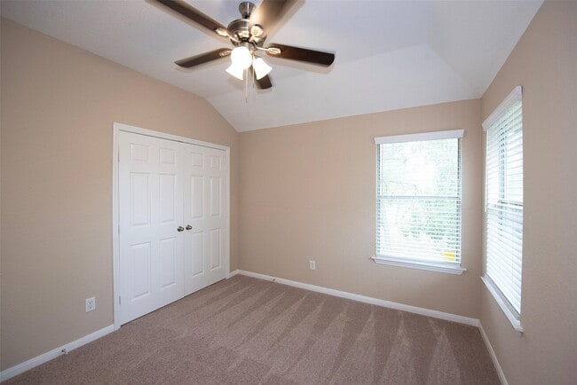 Building Photo - 10411 Village Lake Dr