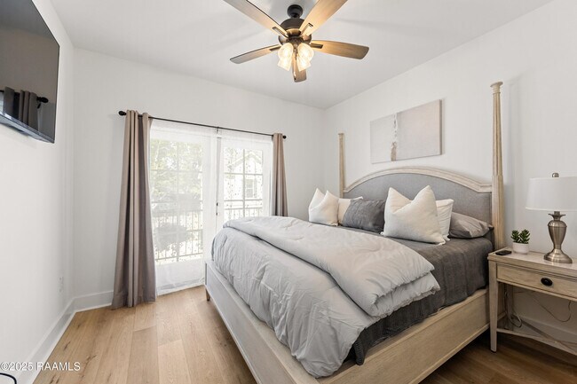 Building Photo - 206 Steiner Oaks