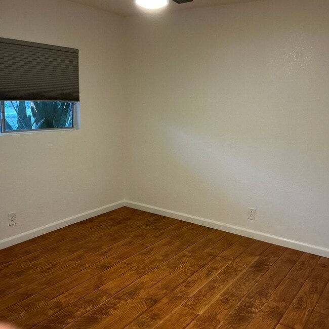 Building Photo - Washington (1004-1008)