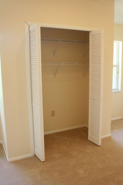 Bedroom 3 closet - 6960 Country Lakes Cir