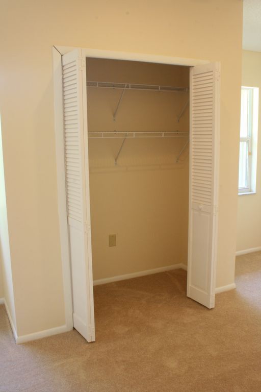 Bedroom 3 closet - 6960 Country Lakes Cir