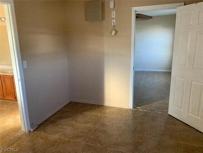 Building Photo - 30 NE 24th Terrace