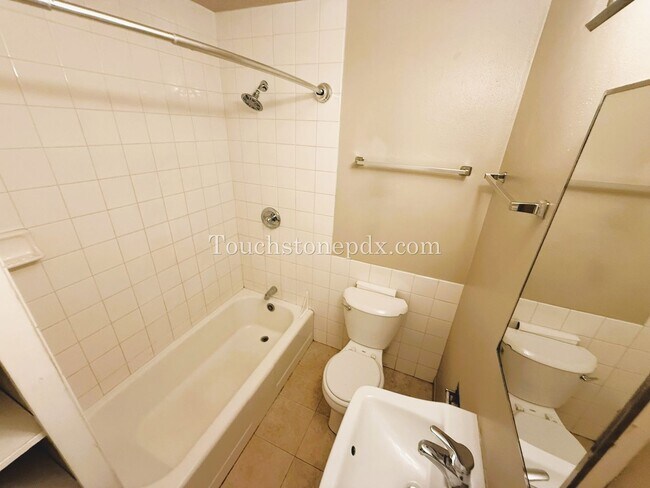 Building Photo - 18101 SE Arista Dr