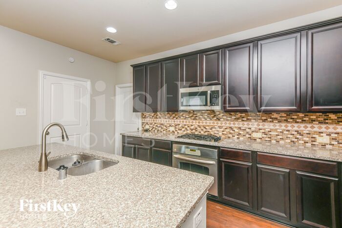 Building Photo - 520 Glacier St