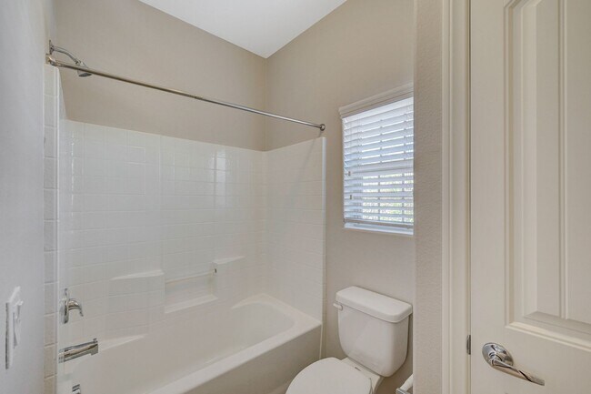 Building Photo - Beautiful DR Horton Home in Centennial Hil...