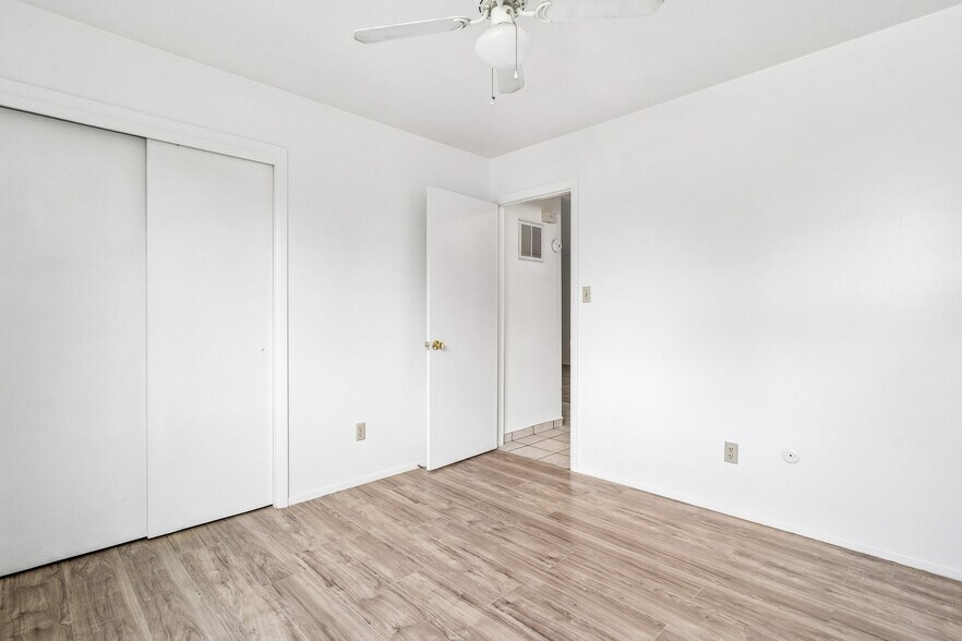 Building Photo - 340 Fairway S