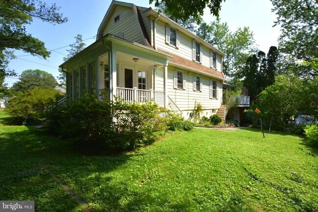 Building Photo - 1300 Noyes Dr