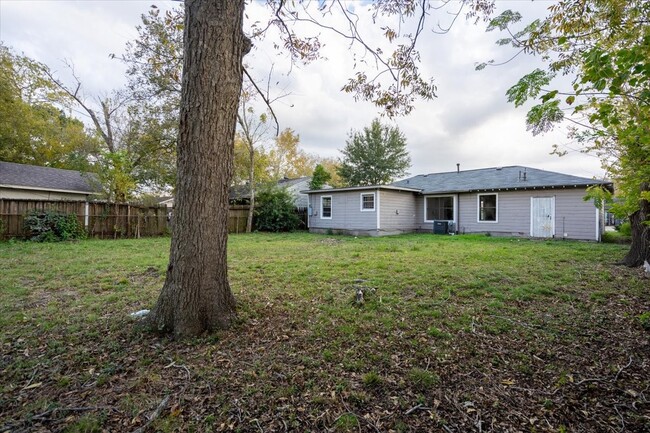 Building Photo - 5851 Southtown St