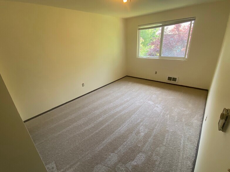 Unit B - 21906 54th Ave W