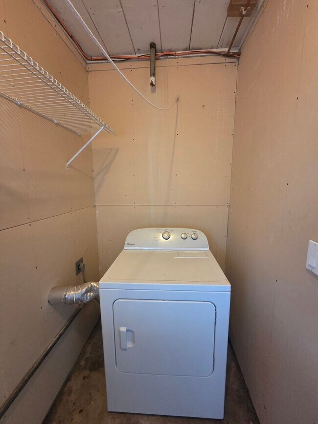 Building Photo - West Side Petaluma Gem- Beautiful 3 bedroom 2 bathroom