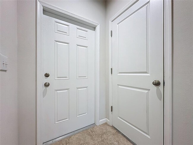 Building Photo - 409 Sedgewick Dr