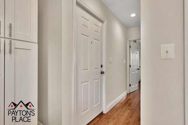 Building Photo - 332 19th St NE