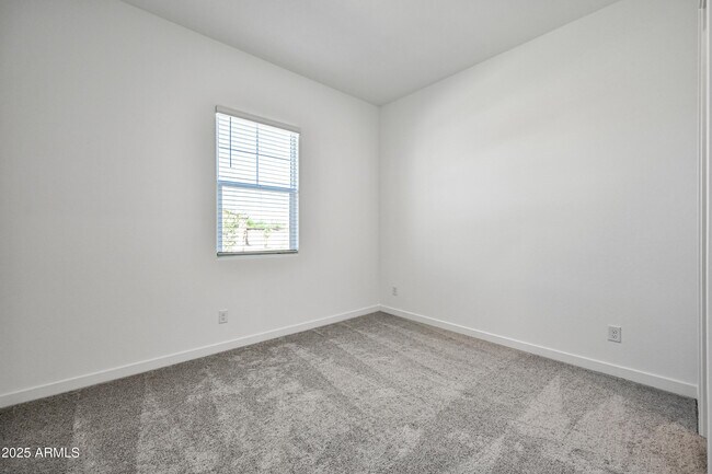 Building Photo - 14913 W Cottontail Ln