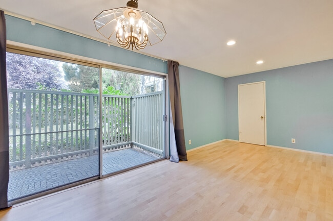 Building Photo - 280 Easy St