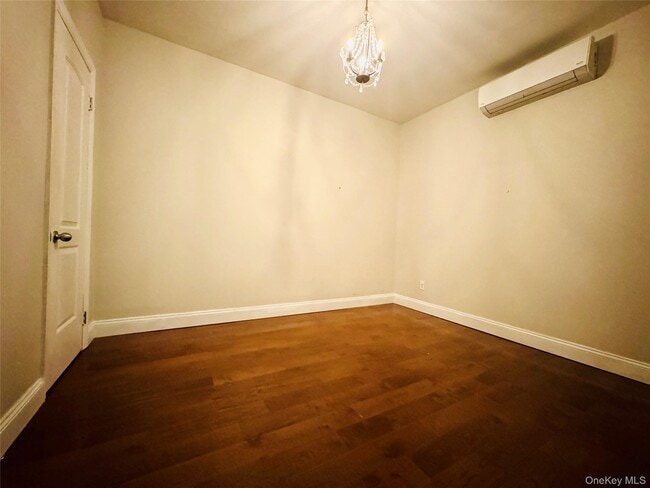 Building Photo - 71-20 66th Pl