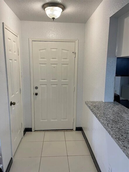 Building Photo - 9700 Leawood Blvd