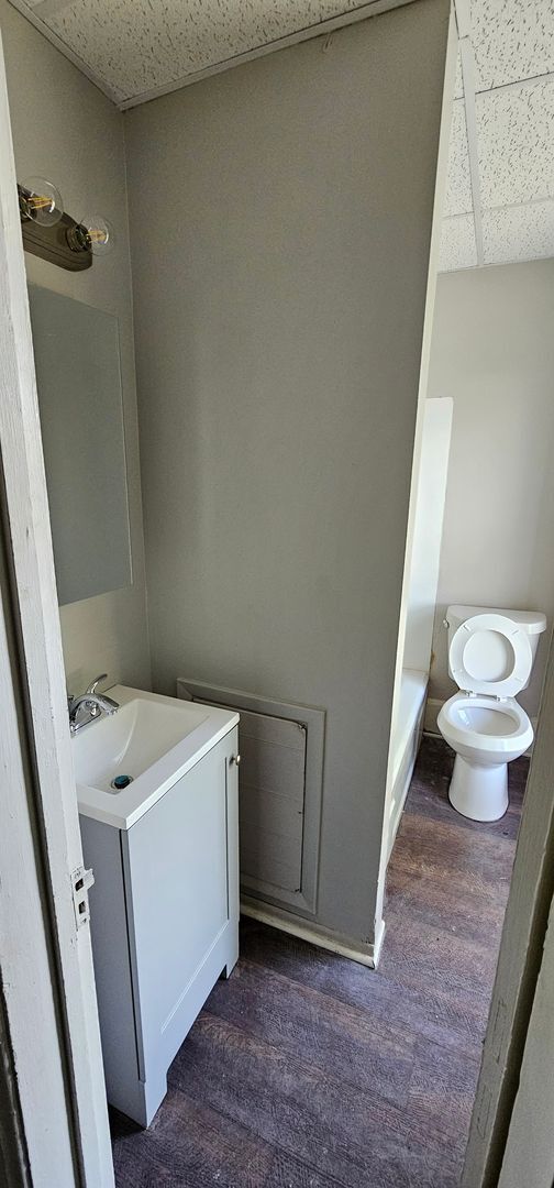 Building Photo - 258 W Third St