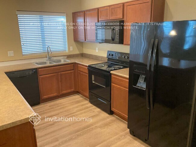 Building Photo - 865 S Pheasant Dr