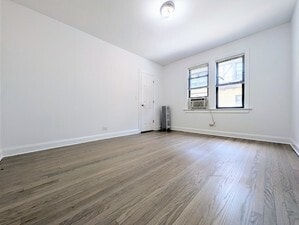 Building Photo - 5655 N Spaulding Ave