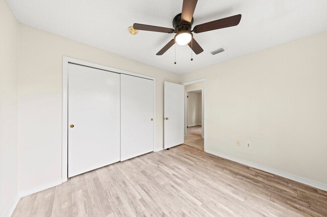 Building Photo - Charming Home in Parkwood Circle!