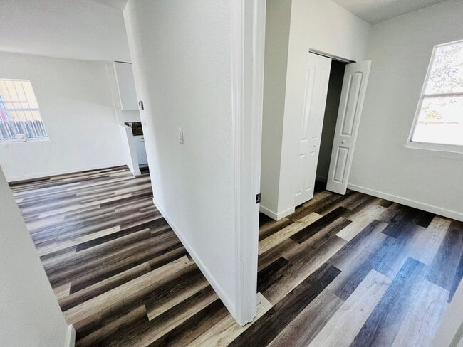 Building Photo - Fabulous Renovation! Gorgeous Three Bedroom and One Bath Home!