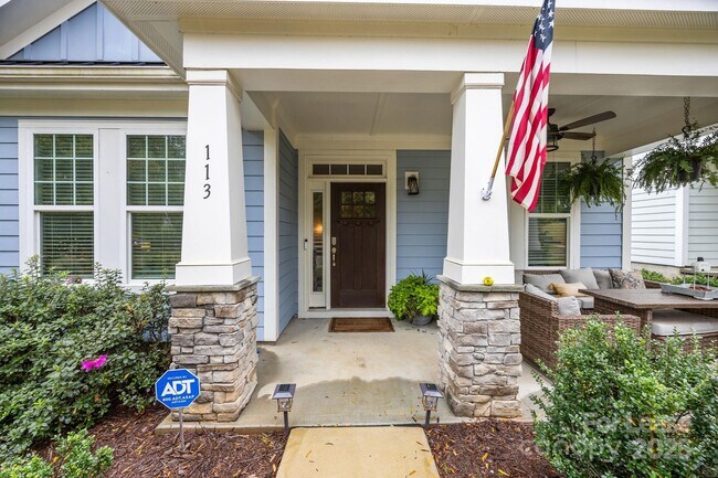 Building Photo - 113 Mac Aly