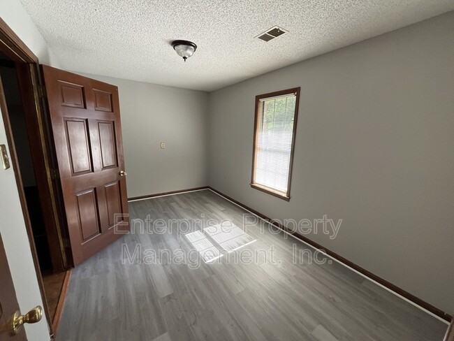 Building Photo - 5429 Craigmont Dr