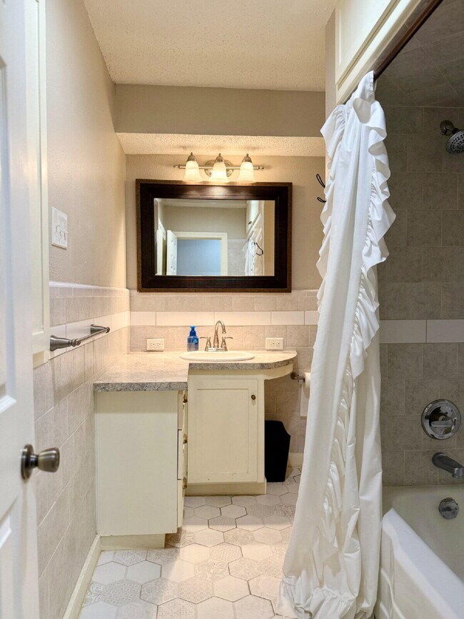 Building Photo - 3001 32nd St