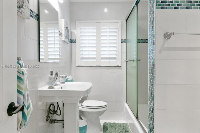 Building Photo - 1900 N Victoria Park Rd