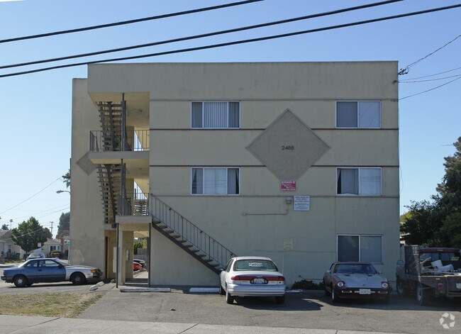 Building Photo - 2488 Market Ave