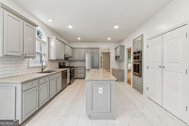 Building Photo - 3740 Ashford Point