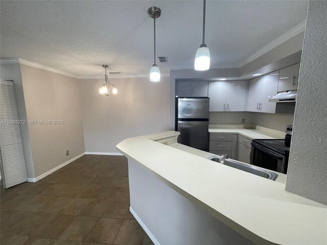 Building Photo - 3390 Pinewalk Dr N