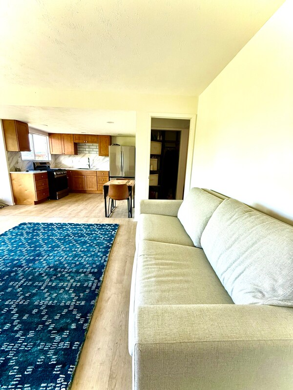 Building Photo - 93 Ulumalu Rd