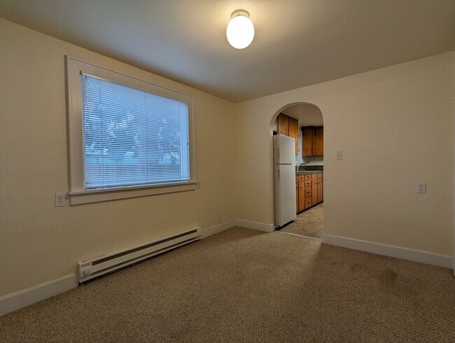 Building Photo - Spacious 2-Bedroom, 1-bath Home Close To Owen Rose Gardens!