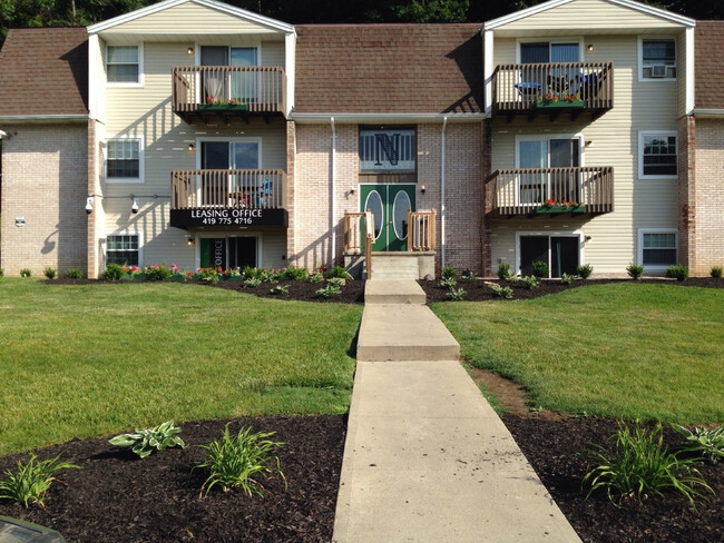 Primary Photo - Pine Bridge Apartments