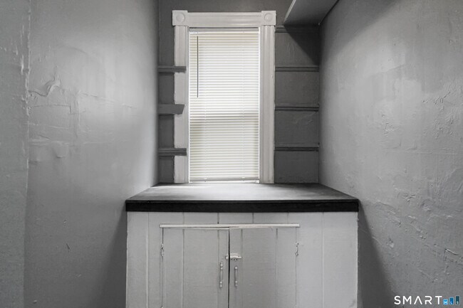 Building Photo - 32 Lenox St