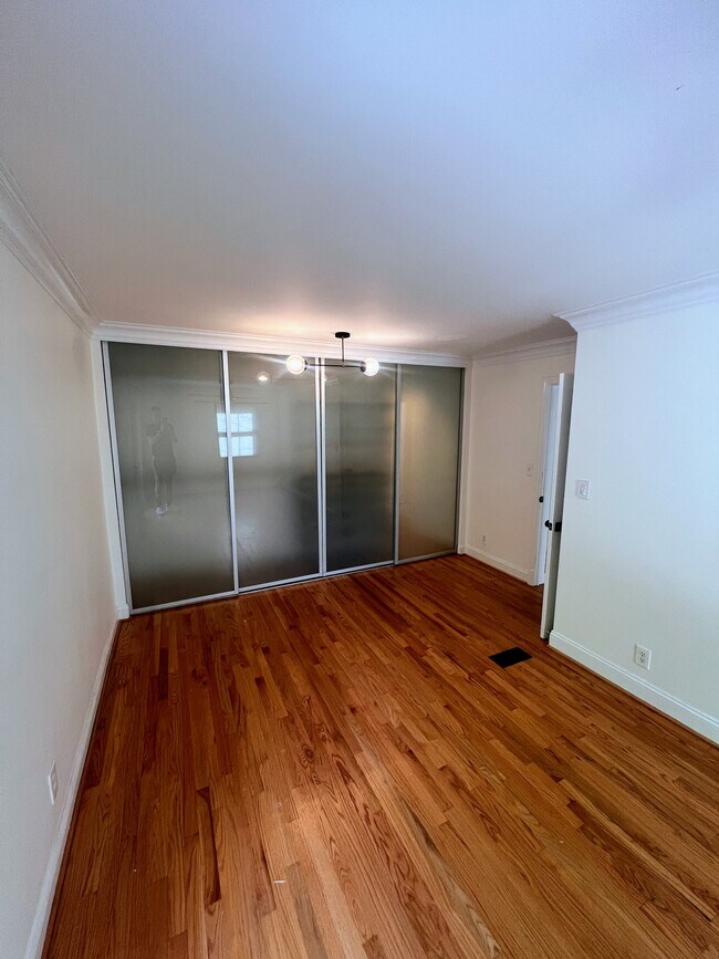 Building Photo - 5602 Hawthorne St