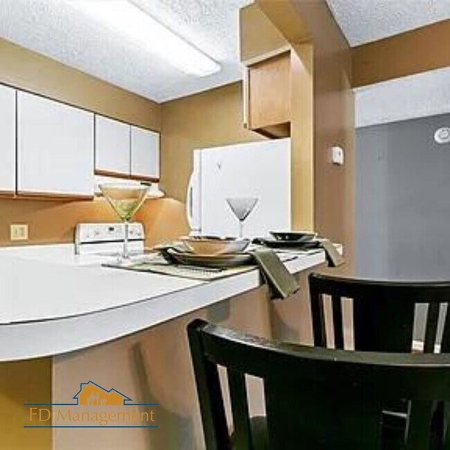 Building Photo - Modern First-Floor with Private Patio in Hampton Club