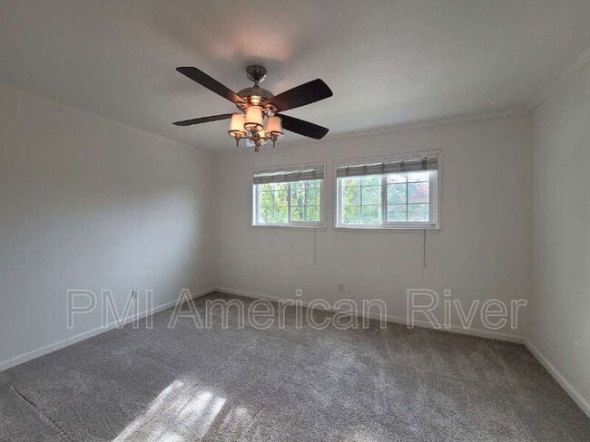 Building Photo - 6693 Greenback Ln