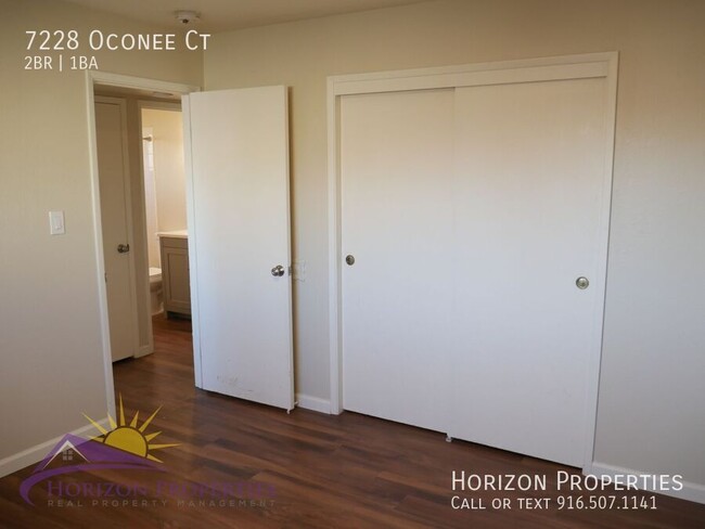 Building Photo - 2 Bed 1 Bath 827 Sq. Ft. Citrus Heights Du...