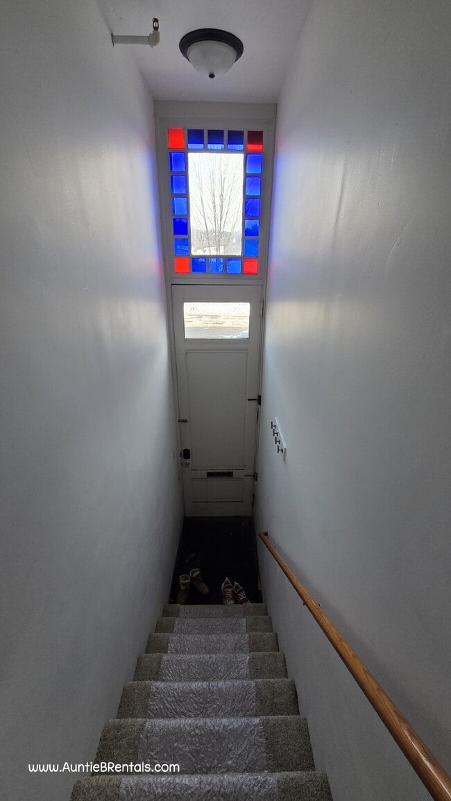 Building Photo - 3-Bedroom Upper-Level Condo in Historic Downtown Stillwater